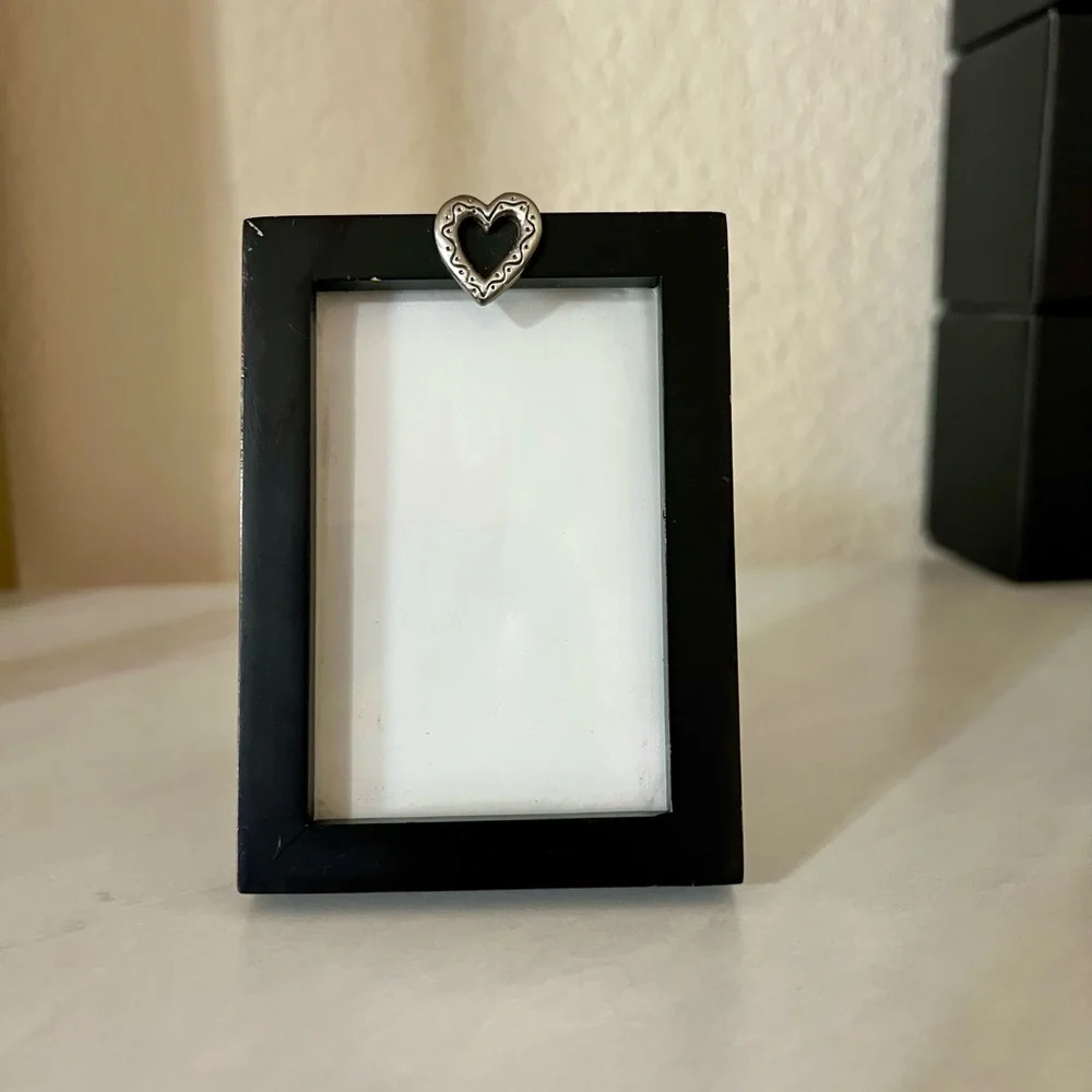 2x3 Black Photo Frame with Heart Accent